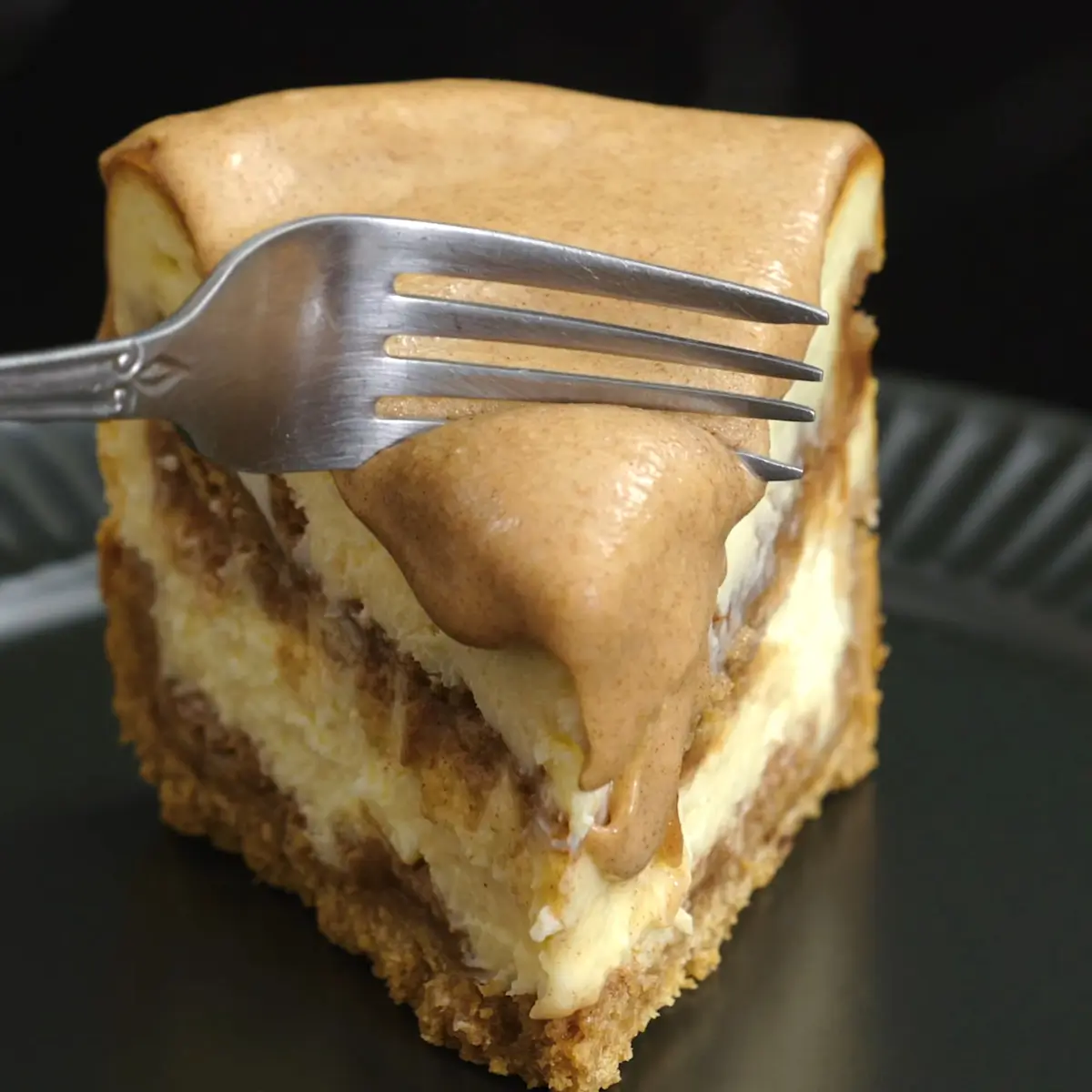 Cinnamon Roll Honeybun Cheesecake Recipe