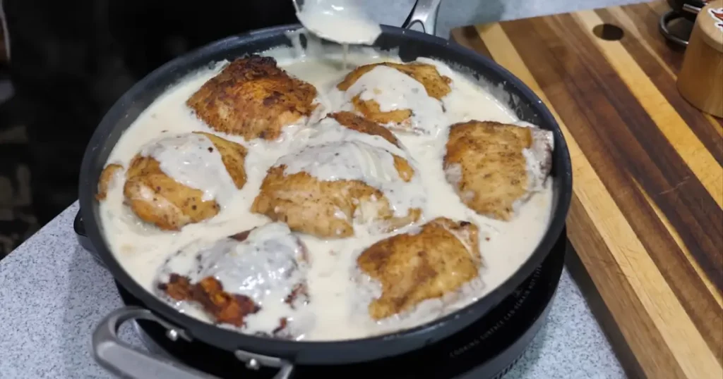 Creamy chicken gravy